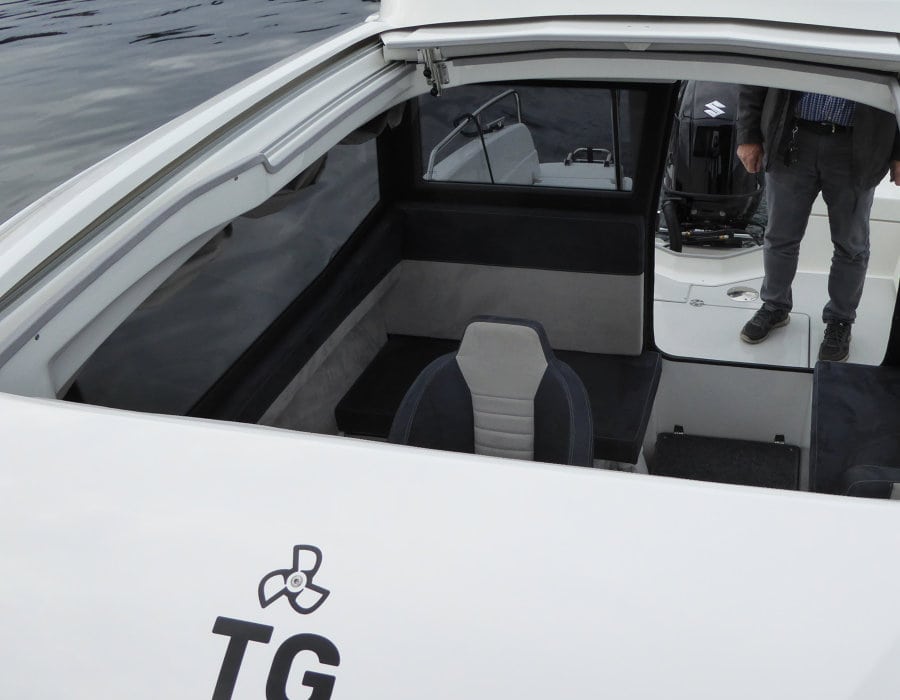 Grosses Schiebedach Kabinenboot TG 6.9