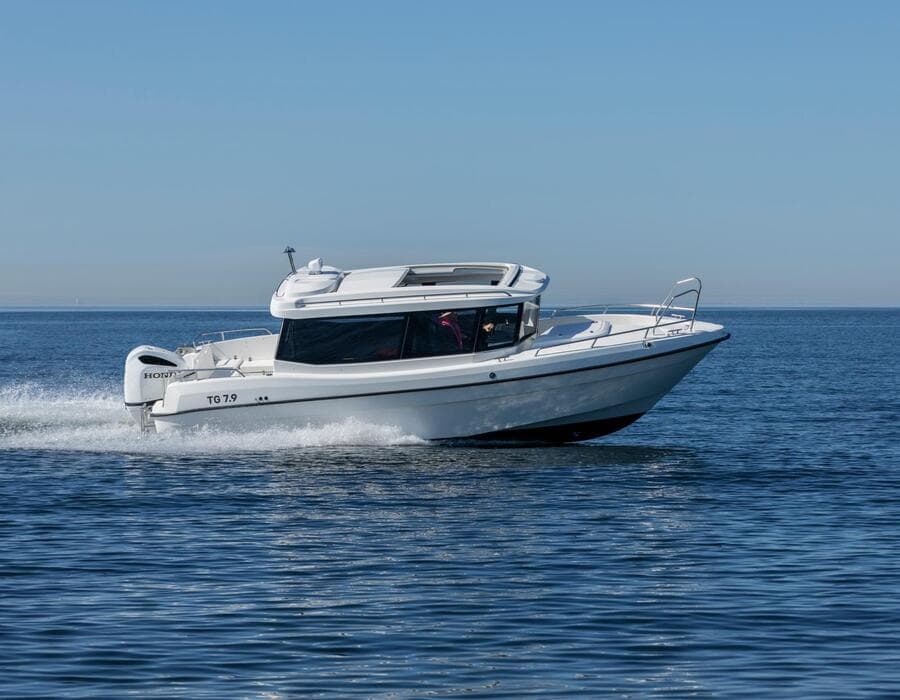 Tolle Fahreigenschaften TG 7.9 Motorboot mit Kabine
