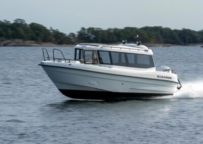 Schnelles Motorboot TG 7.9 Kabinenboot aus Finnland