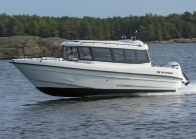 Motorboot mit Kabine aus Finnland TG 7.9 Supreme mit Aussenborder